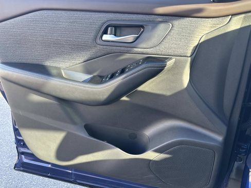 Used 2023 Nissan Rogue SV image 15