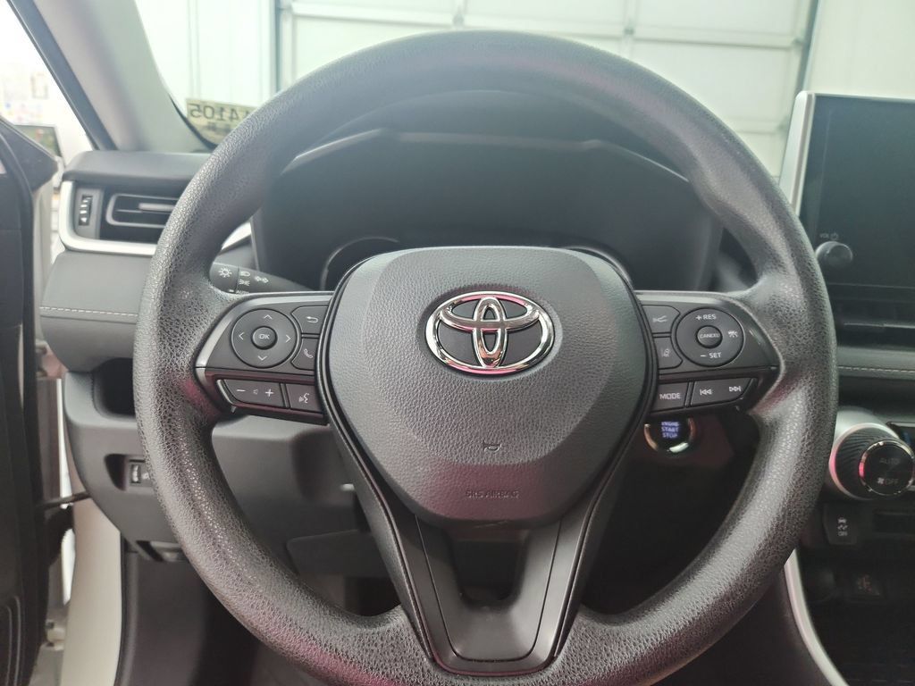 Used 2025 Toyota RAV4 XLE AWD/4WD image 24