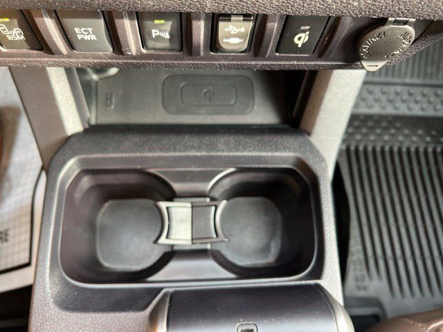 Used 2017 Toyota Tacoma Limited w/ Tow Package AWD/4WD image 18
