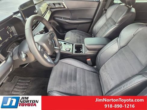 Used 2023 Mitsubishi Outlander SE Black Edition image 14