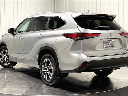 Used 2023 Toyota Highlander XLE AWD/4WD image 12