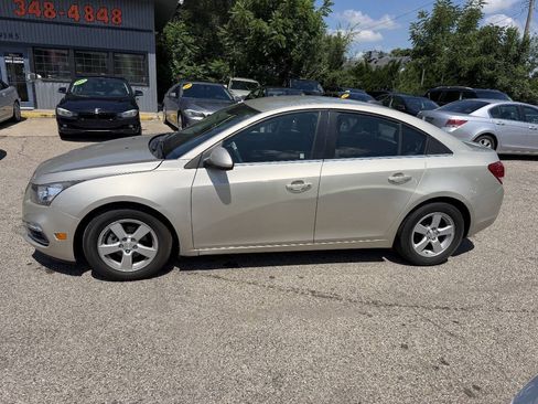 Used 2016 Chevrolet Cruze LT FWD image 2