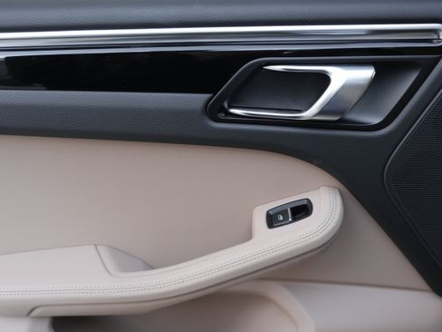 Used 2024 Porsche Macan image 34