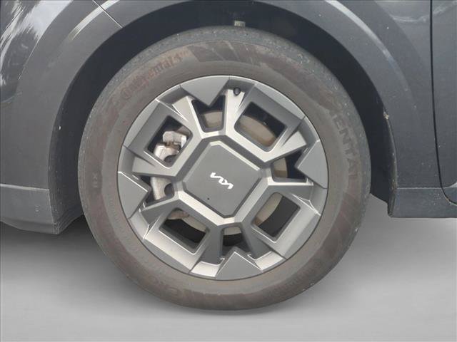 Used 2025 Kia Carnival EX FWD image 9