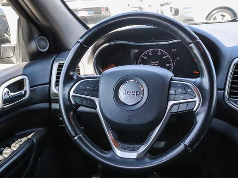 Used 2020 Jeep Grand Cherokee Laredo RWD image 21