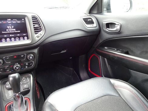 Used 2020 Jeep Compass Trailhawk AWD/4WD image 17