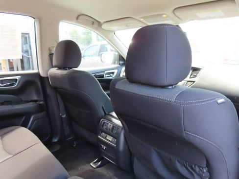 Used 2019 Nissan Pathfinder SV AWD/4WD image 38