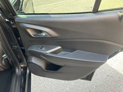 Certified 2024 Chevrolet Trax RS w/ Driver Confidence Package image 9