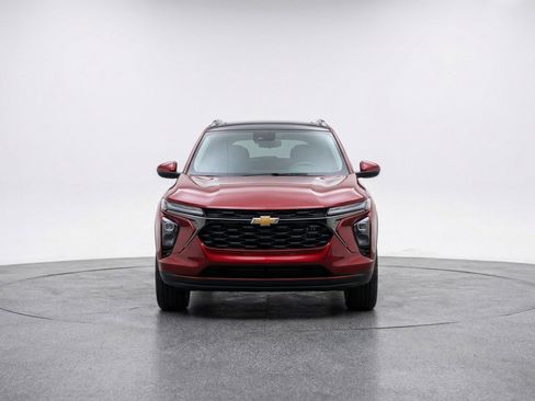 Used 2025 Chevrolet TrailBlazer LT image 2