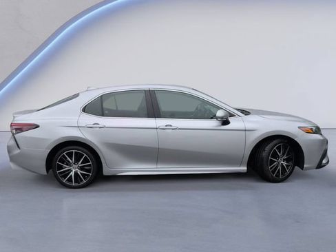 Used 2024 Toyota Camry SE FWD image 3