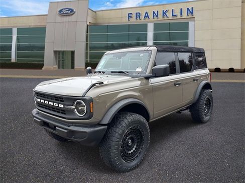 New 2025 Ford Bronco 4-Door image 3