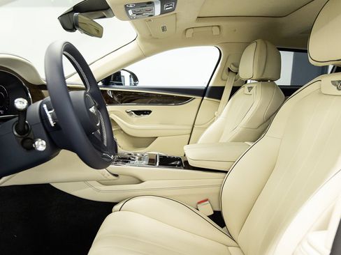 New 2026 Bentley Flying Spur Plug-In Hybrid AWD/4WD image 28