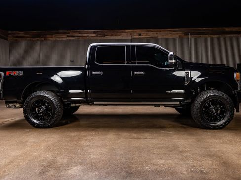 Used 2022 Ford F250 Platinum image 11