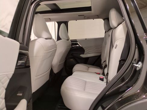 New 2025 Mitsubishi Outlander SEL image 15