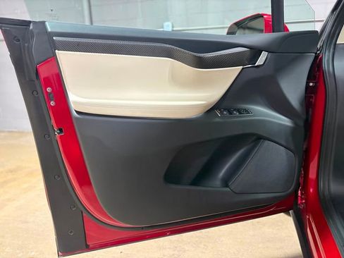 Used 2018 Tesla Model X 75D image 19