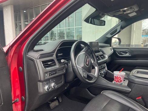 Used 2023 GMC Yukon SLT AWD/4WD image 9