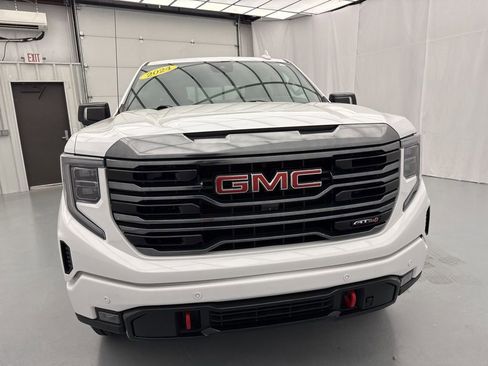 Used 2024 GMC Sierra 1500 AT4 w/ Technology Package AWD/4WD image 2