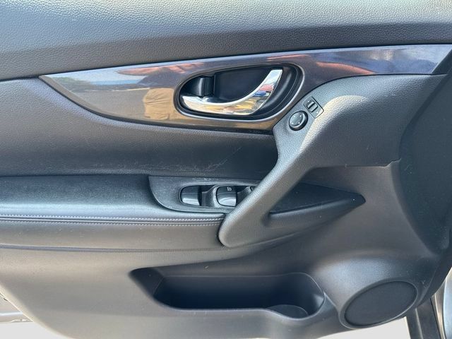 Used 2019 Nissan Rogue SV AWD/4WD image 15