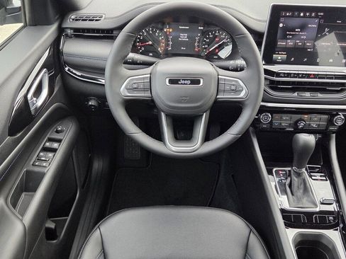 New 2026 Jeep Compass Latitude image 11