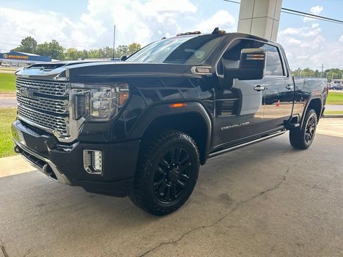Used 2022 GMC Sierra 2500 Denali w/ Denali Black Diamond Edition AWD/4WD image 4