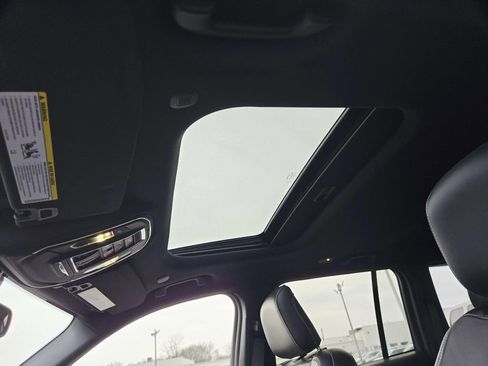 Used 2023 Jeep Grand Cherokee Altitude image 9