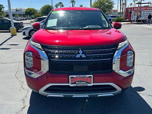 Used 2024 Mitsubishi Outlander FWD image 2