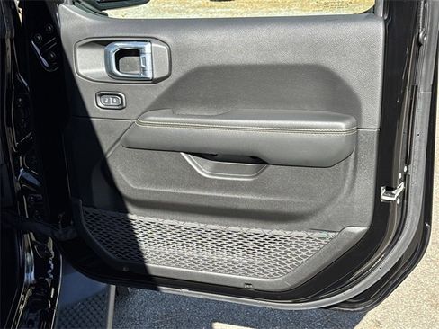 Used 2024 Jeep Wrangler Sahara w/ Safety Group image 15