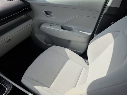 Used 2025 Hyundai Kona SEL FWD image 15