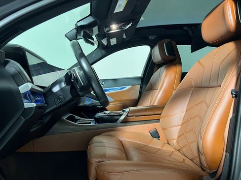 Used 2023 BMW 740i image 13