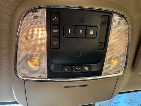 Used 2017 Jeep Grand Cherokee Limited image 34