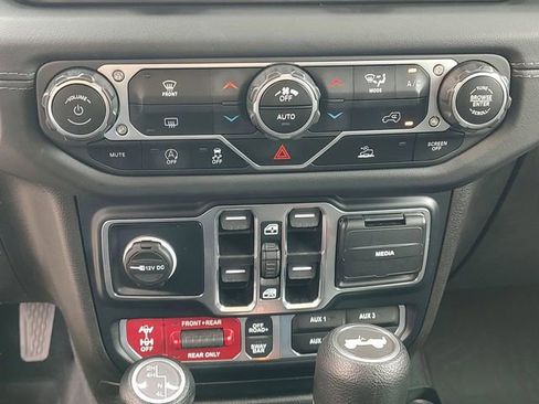 Certified 2024 Jeep Wrangler Unlimited Rubicon AWD/4WD image 17