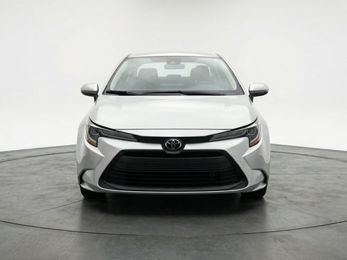 Used 2025 Toyota Corolla LE FWD image 2