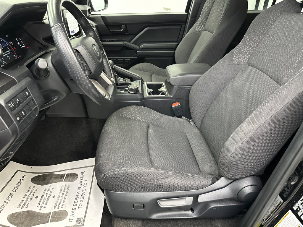 Used 2025 Toyota 4Runner SR5 AWD/4WD image 9