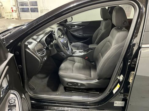 Used 2020 Chevrolet Malibu LT image 25