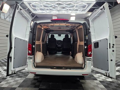 Used 2021 Mercedes-Benz Metris image 12