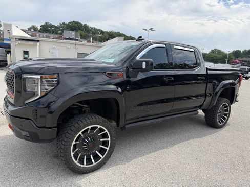 Used 2022 GMC Sierra 1500 AT4 w/ AT4 Premium Package AWD/4WD image 3