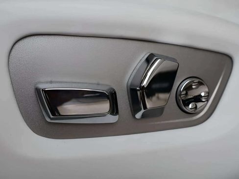 Used 2021 Rolls-Royce Wraith RWD image 18