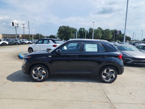 Used 2026 Hyundai Venue SEL FWD image 4