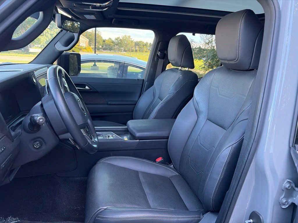 Used 2024 Lexus GX 550 w/ Accessory Package (Z1) AWD/4WD image 4
