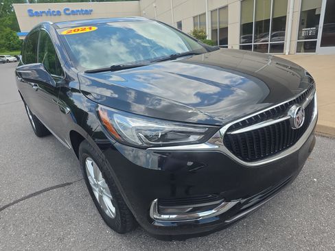 Used 2021 Buick Enclave Essence w/ Sound and Sites Package AWD/4WD image 3