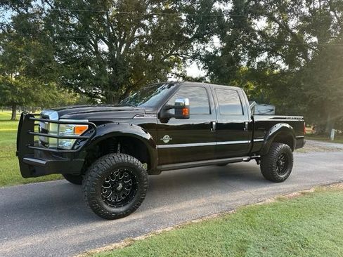 Used 2016 Ford F250 Platinum w/ FX4 Off-Road Package AWD/4WD image 2