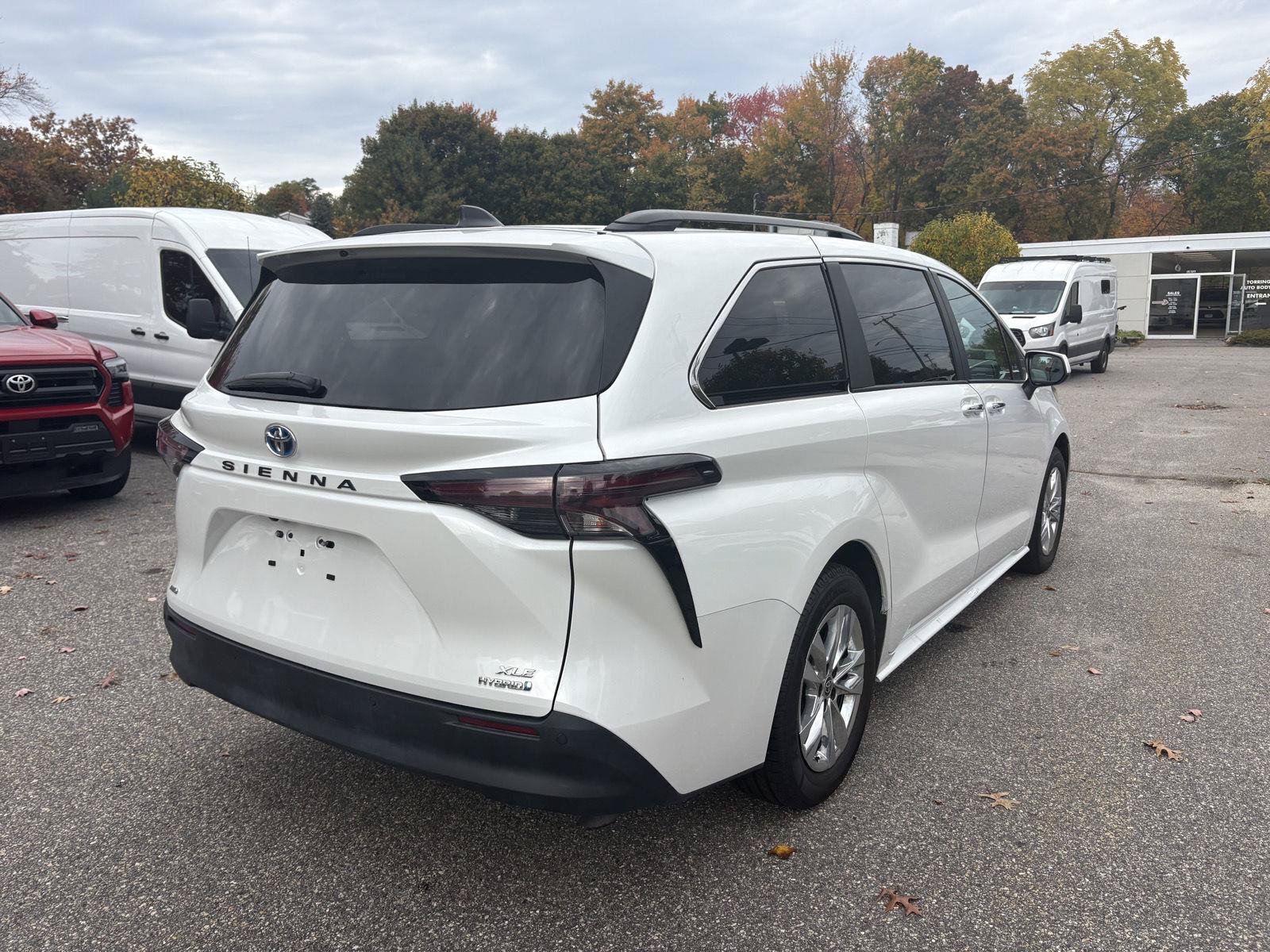 Used 2024 Toyota Sienna XLE w/ XLE Plus Package AWD/4WD image 7