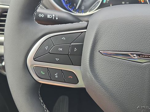 New 2026 Chrysler Pacifica Select image 17