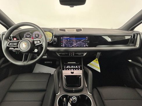 Used 2025 Porsche Cayenne AWD/4WD image 14