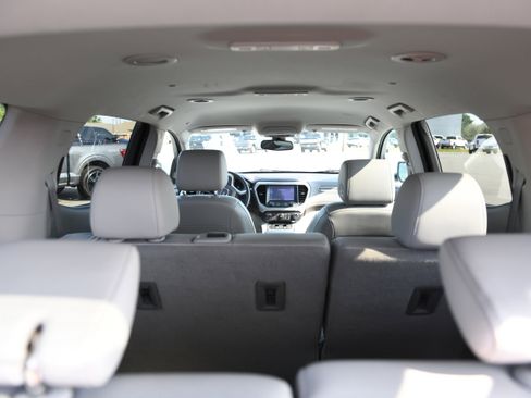 Used 2023 GMC Acadia SLT FWD image 11