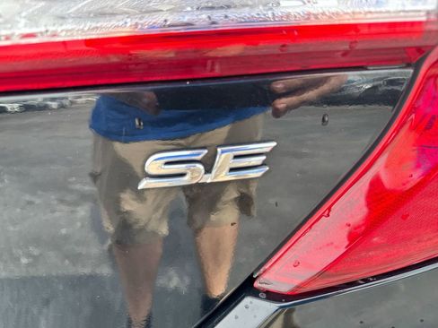 Used 2014 Toyota Camry SE image 23