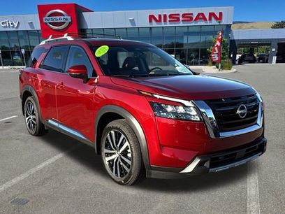 Used 2025 Nissan Pathfinder Platinum w/ Cargo Package
