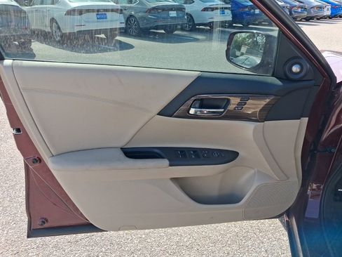 Used 2017 Honda Accord EX-L image 19