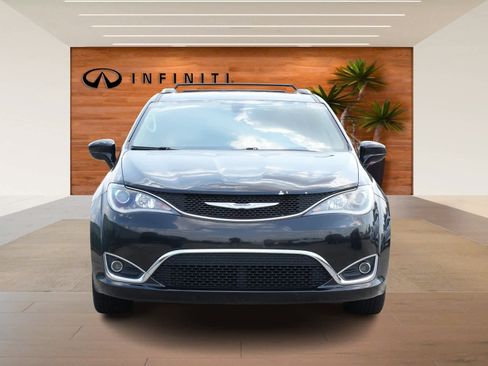 Used 2017 Chrysler Pacifica Touring-L Plus w/ Tire & Wheel Group image 2