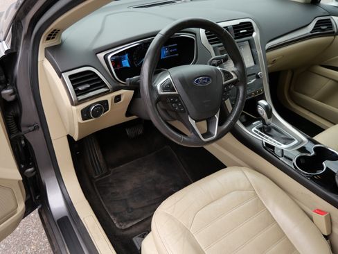 Used 2014 Ford Fusion SE w/ Equipment Group 202A FWD image 19